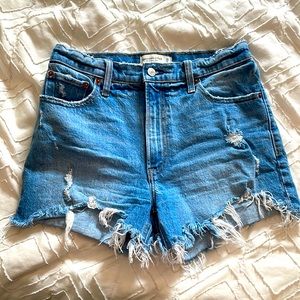 Abercrombie & fitch the 4” mom short size 28 inches / 6